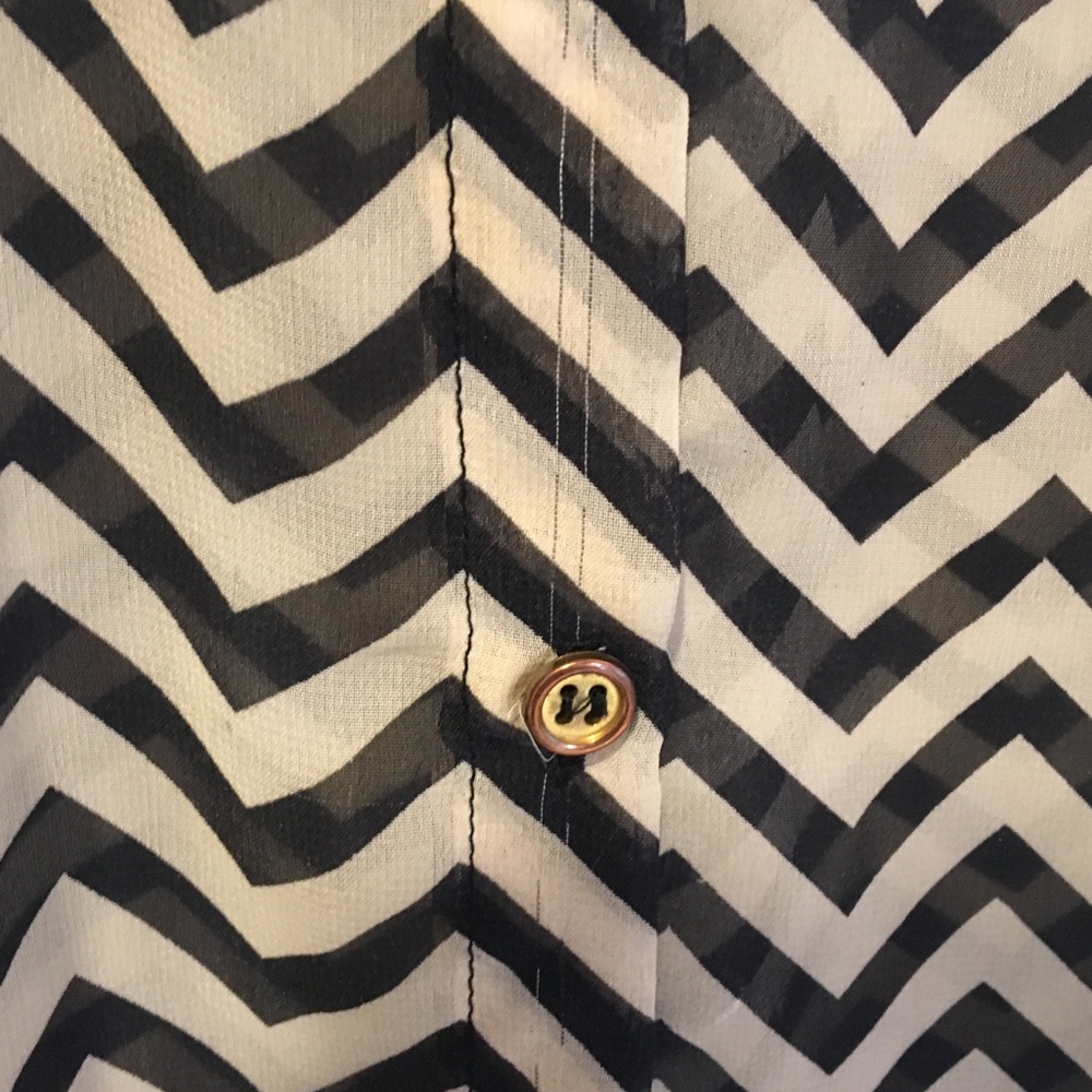 Chevron High-Low Razor Back Blouse - Picture 2 of 4